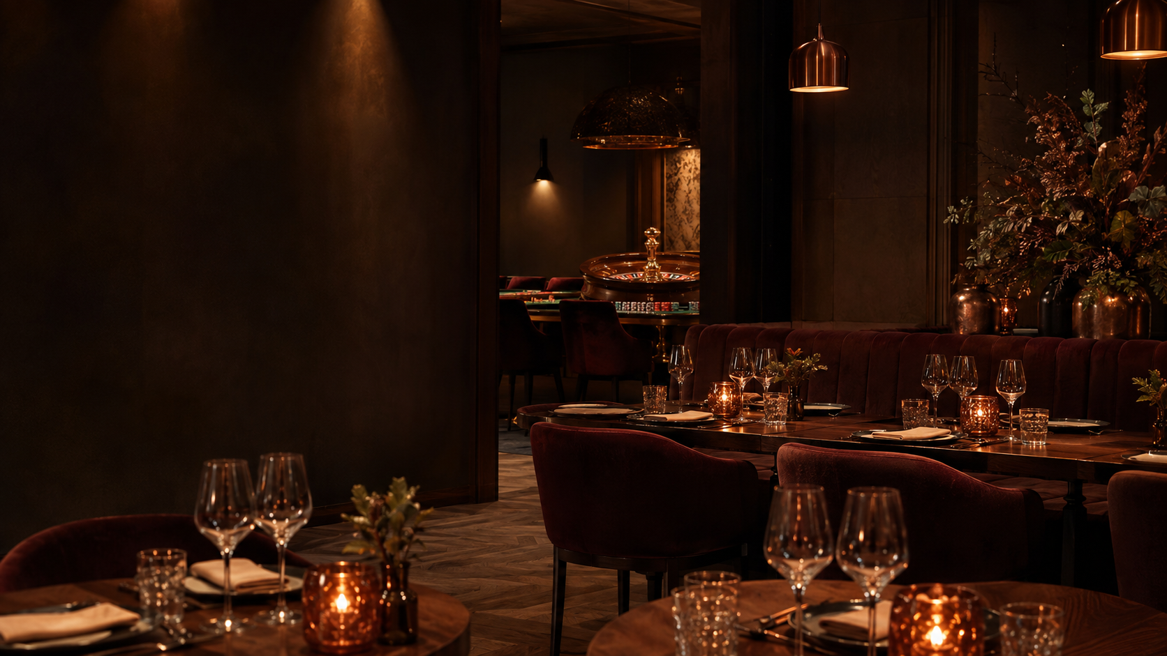 Warme avondzaal van restaurant Ambrivolta